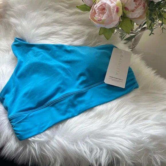 Athleta Aurora Triangle Sports Bra A-C size Medium