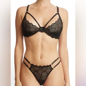 Brand New in Packaging Hanky Panky Bra &amp; Thong Set in Black