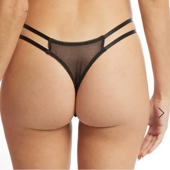 Brand New in Packaging Hanky Panky Bra &amp; Thong Set in Black