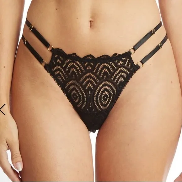 Brand New in Packaging Hanky Panky Bra &amp; Thong Set in Black