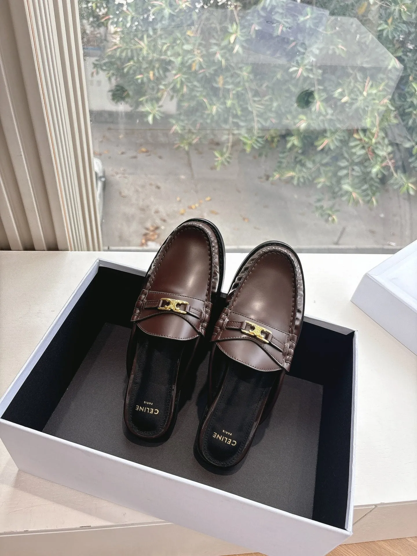 CELINE  Slippers Brown Leather 285953