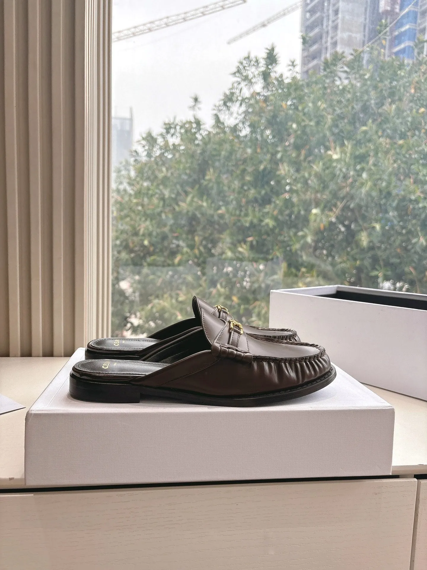 CELINE  Slippers Brown Leather 285953