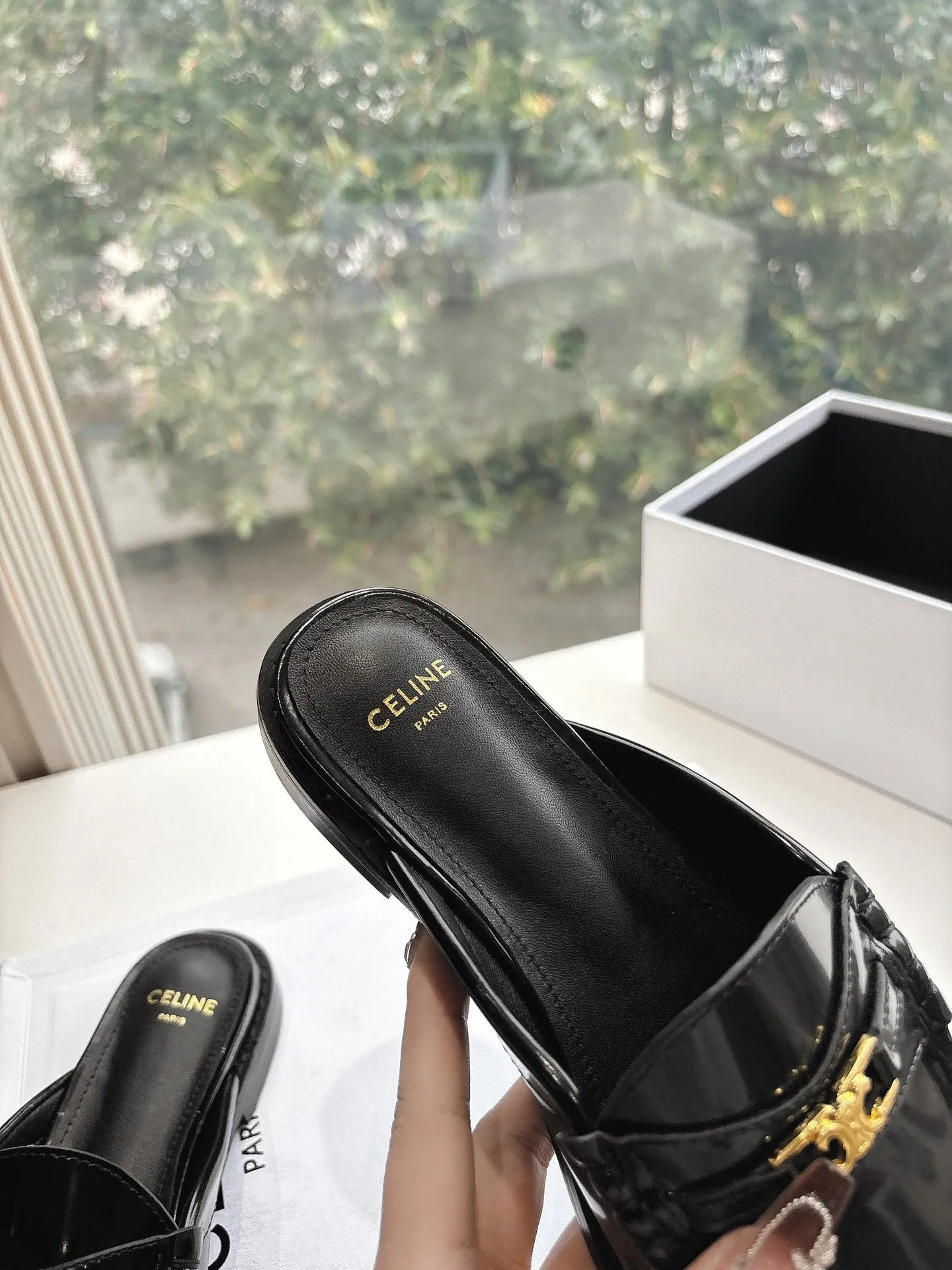 CELINE  Slippers Brown Leather 285953