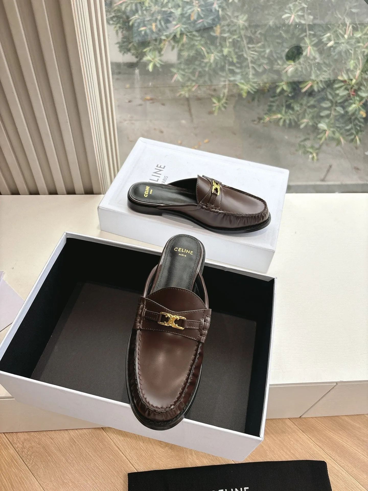 CELINE  Slippers Brown Leather 285953