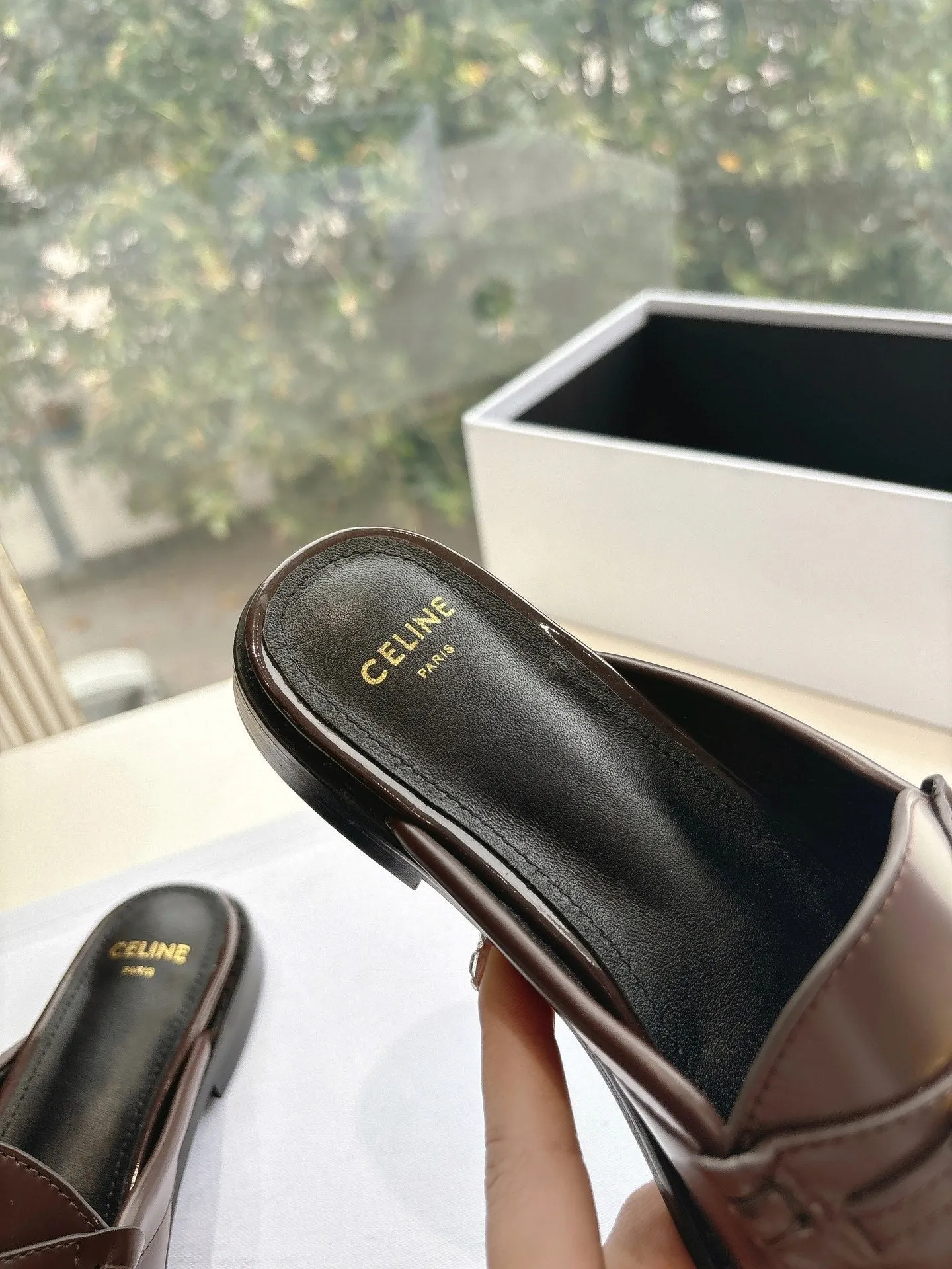 CELINE  Slippers Brown Leather 285953