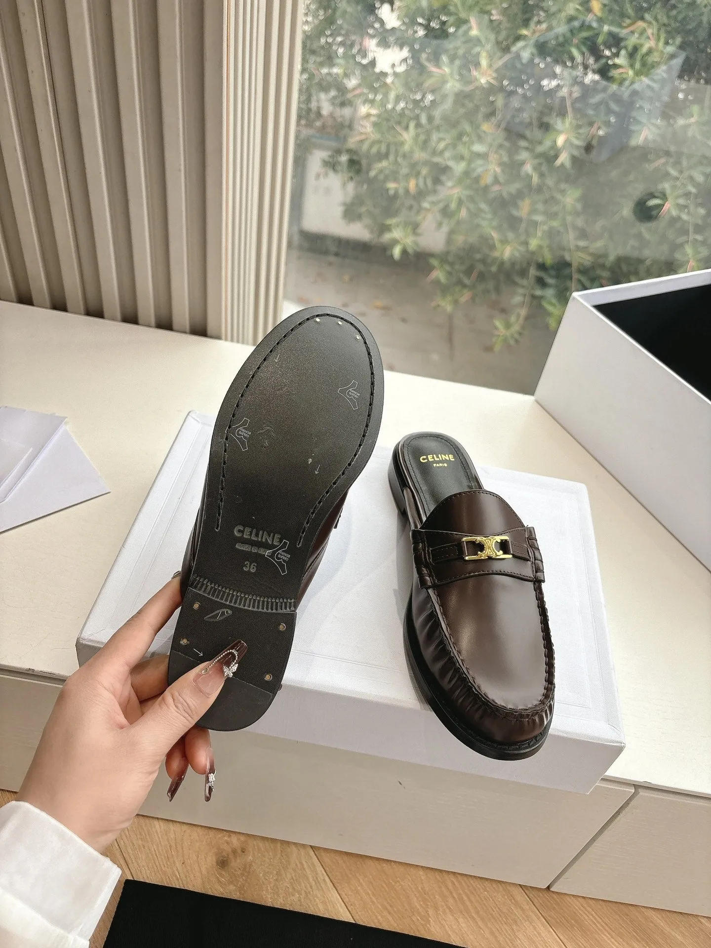 CELINE  Slippers Brown Leather 285953