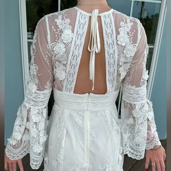 Elegant Monique Lhuillier White Lace Dress 4P