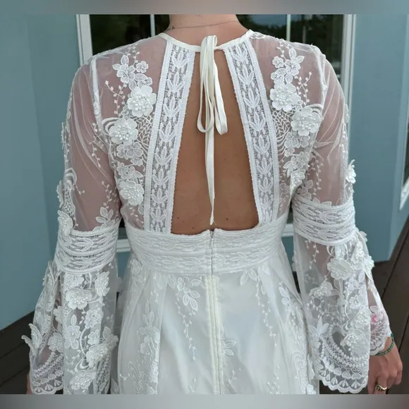 Elegant Monique Lhuillier White Lace Dress 4P