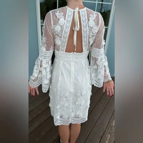 Elegant Monique Lhuillier White Lace Dress 4P