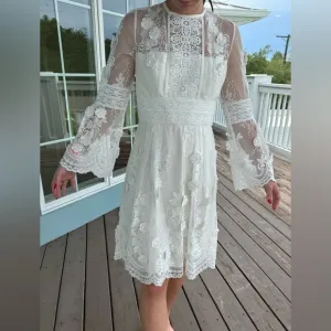 Elegant Monique Lhuillier White Lace Dress 4P