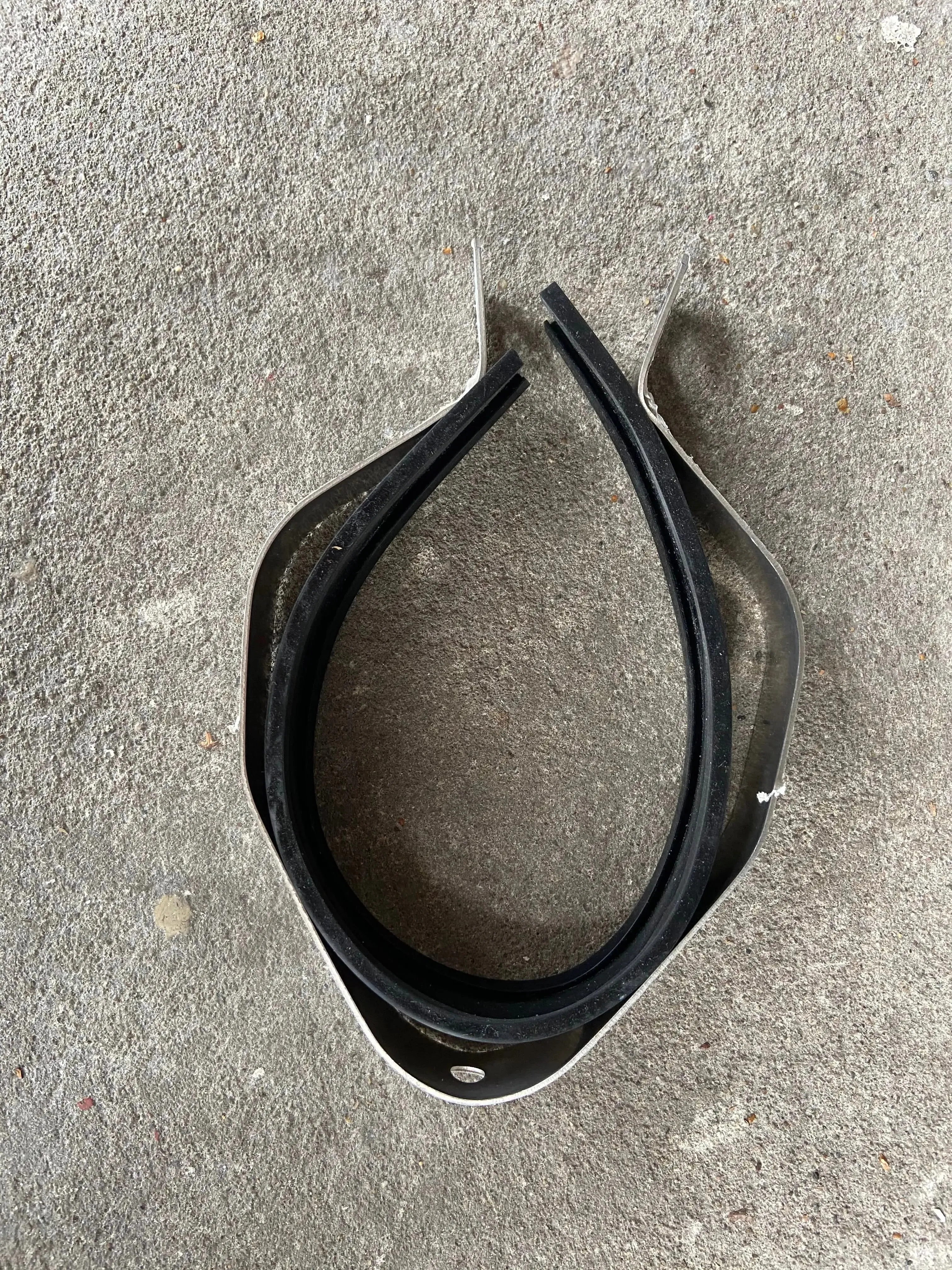 Exhaust Holder | Universal
