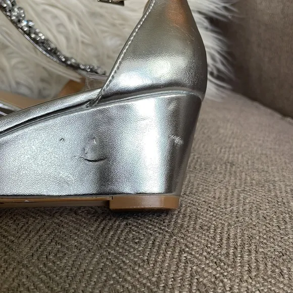 Jewel Badgley Mischka “DARRELL” Wedges