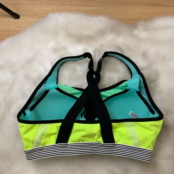 NWOT Victoria’s Secret Knockout Sport Bra,‎ 34B