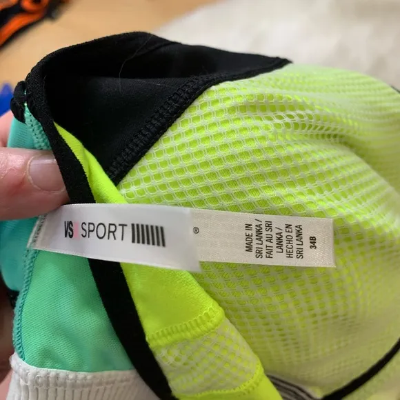 NWOT Victoria’s Secret Knockout Sport Bra,‎ 34B