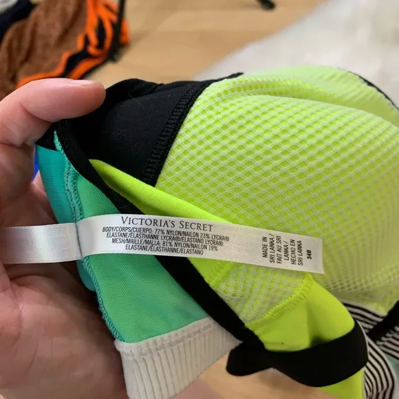 NWOT Victoria’s Secret Knockout Sport Bra,‎ 34B