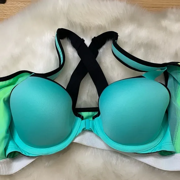 NWOT Victoria’s Secret Knockout Sport Bra,‎ 34B