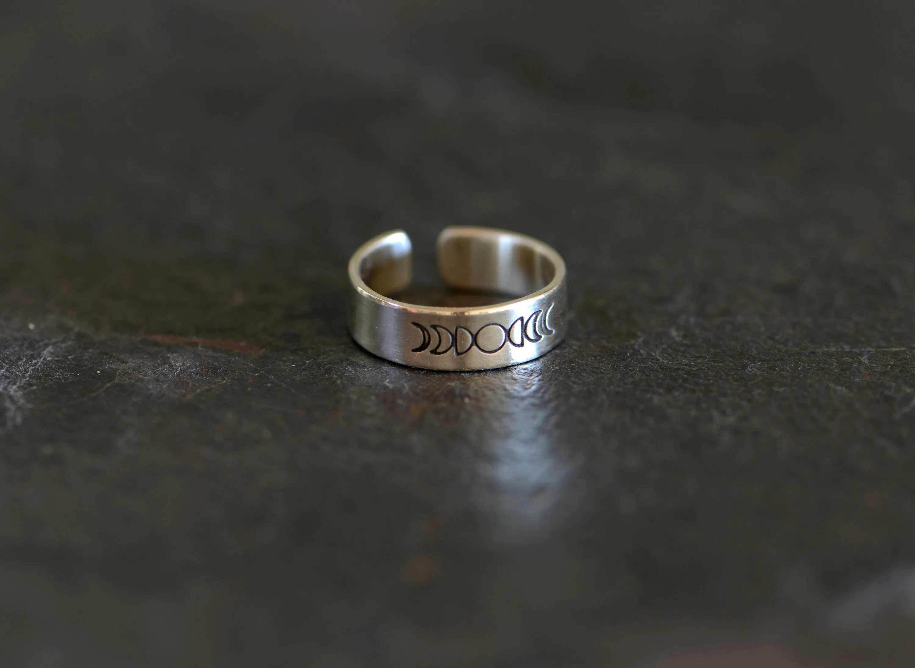 Sterling silver toe ring with moon phases - moon toe ring - silver midi ring or pinky ring - handmade - NiciArt