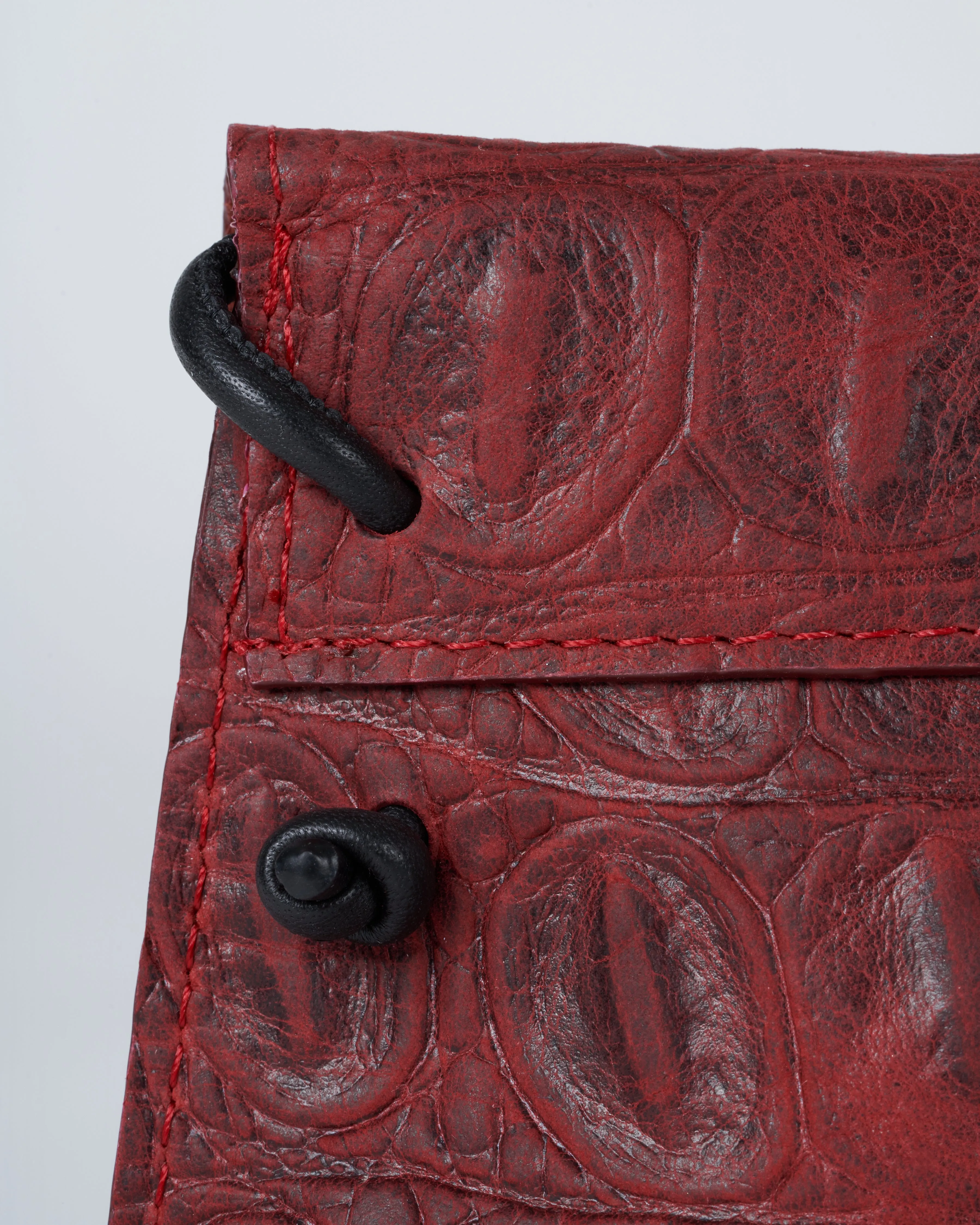 strappy foldover - red gator