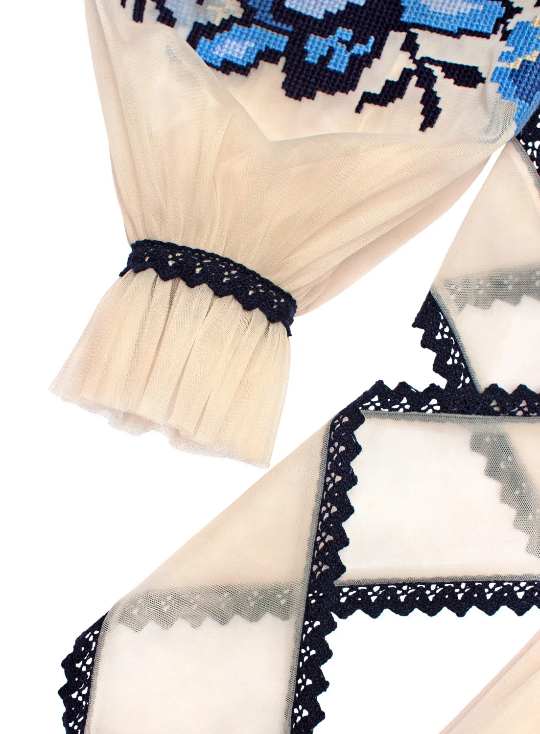 Tulle kaftan with embroidery and lace