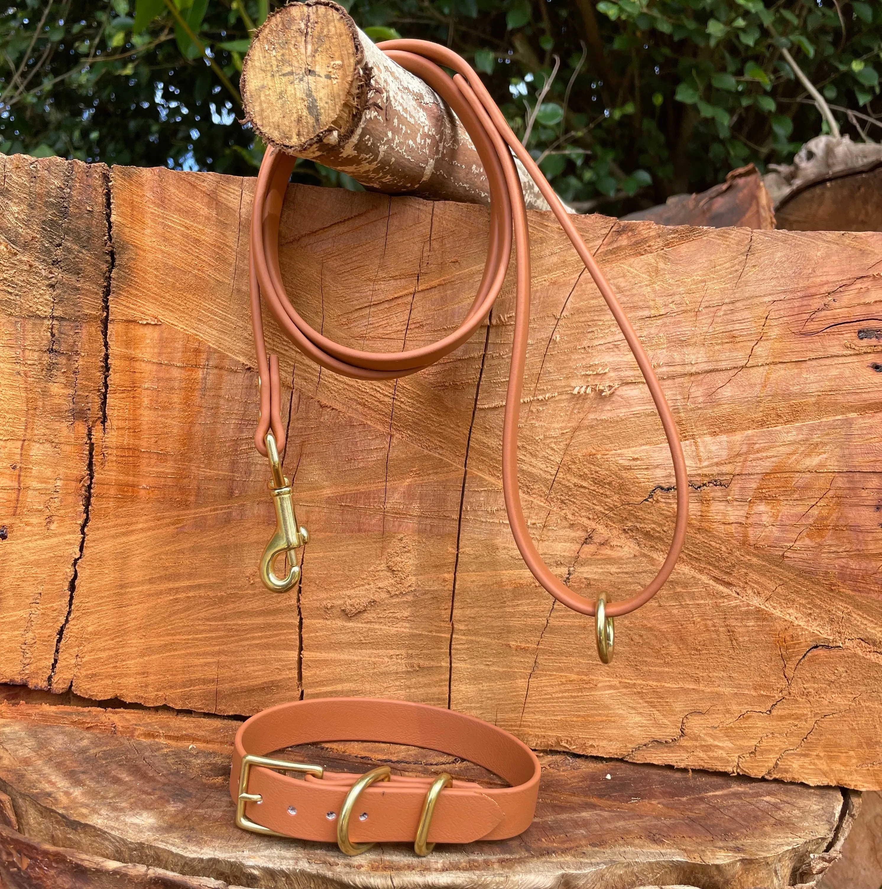 Waterproof Leash : Mocha   Brass